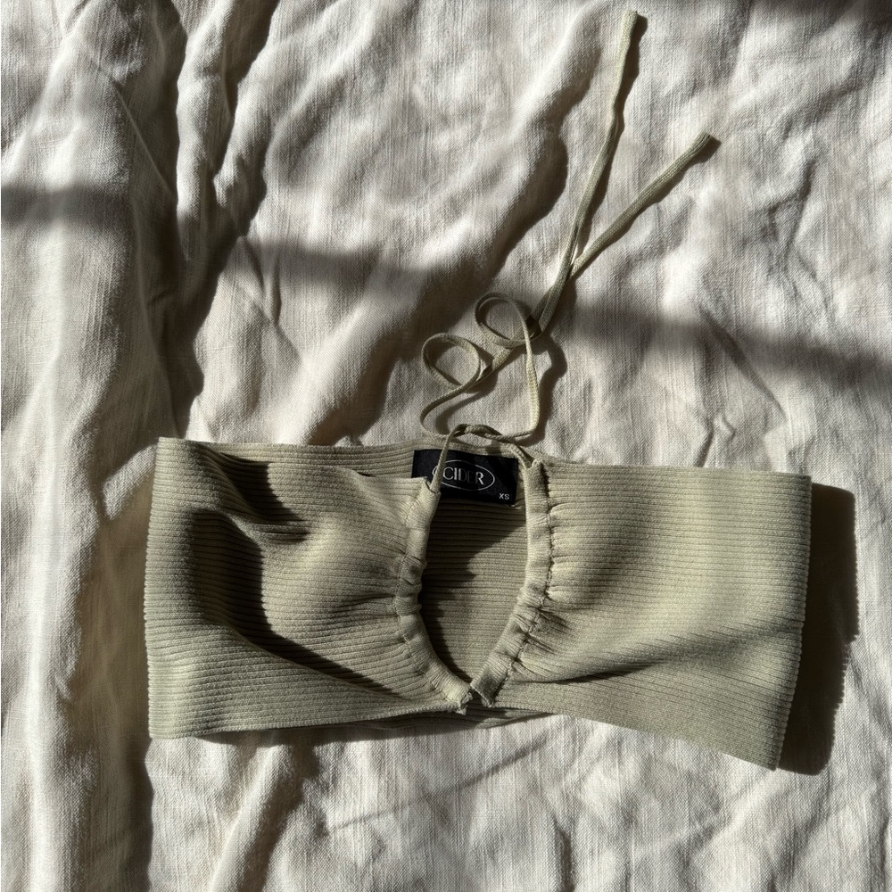 Key Hole tie crop top